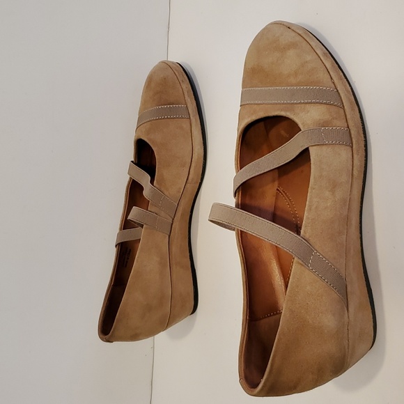 L’Amour Des Pieds Berency Suede Tan Strappy Wedge Size 7.5M - Picture 3 of 9
